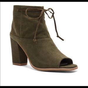 WORN ONCE! Seychelles triple threat olive leather open toe booty